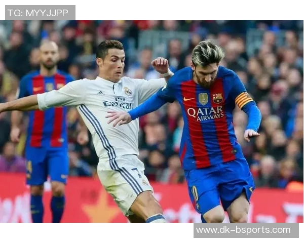 足球中锋球星帅哥的锋线风采与进球故事：从绿茵场到粉丝心中