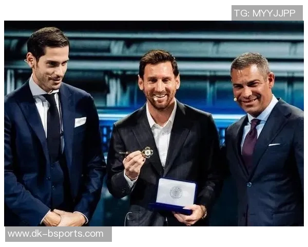 梅西C罗贝尔三大足球巨星成就与荣耀大满贯之路解析 梅西C罗贝尔三大足球巨星成就与荣耀大满贯之路解析